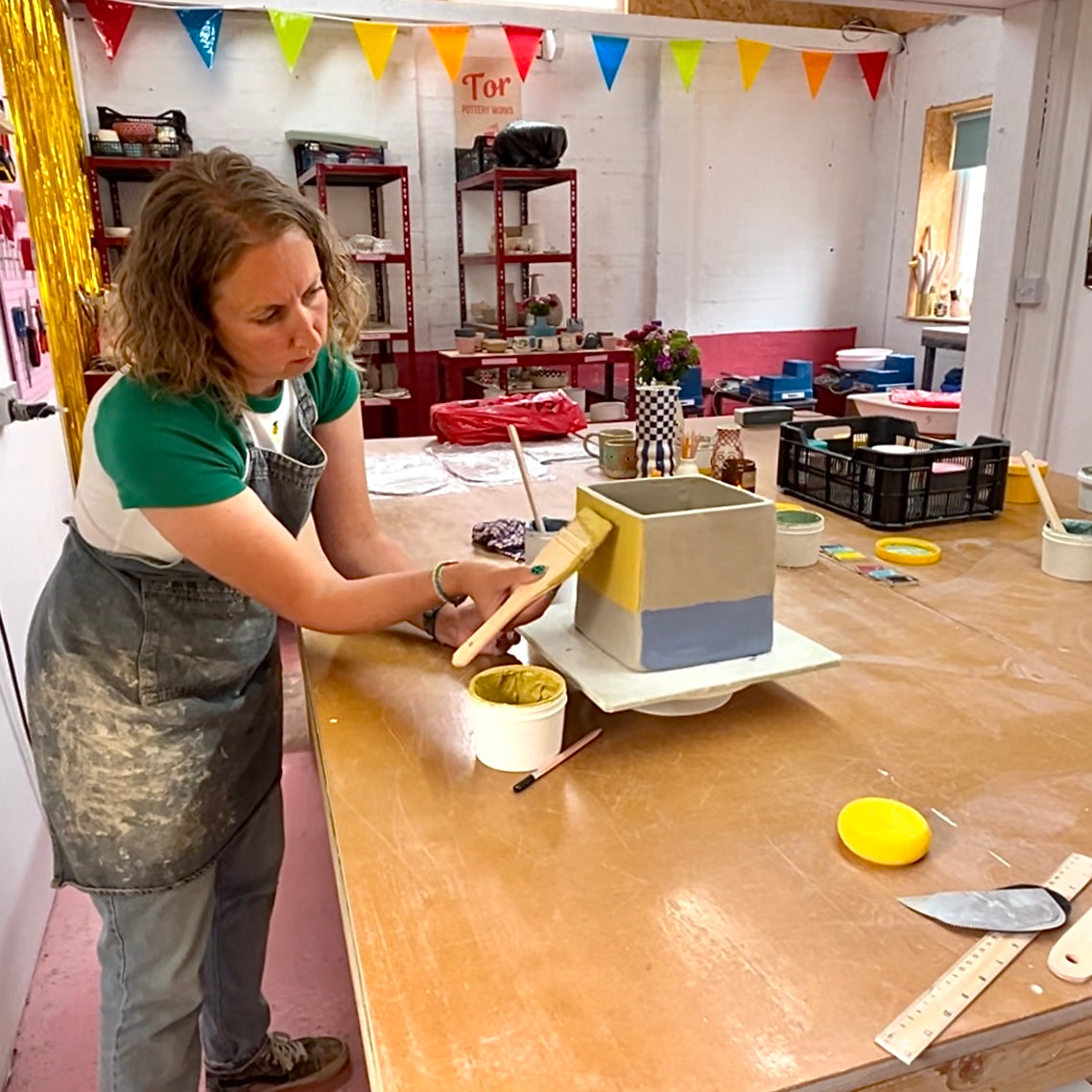 1-Day Build and Sgraffito a Vase Workshop