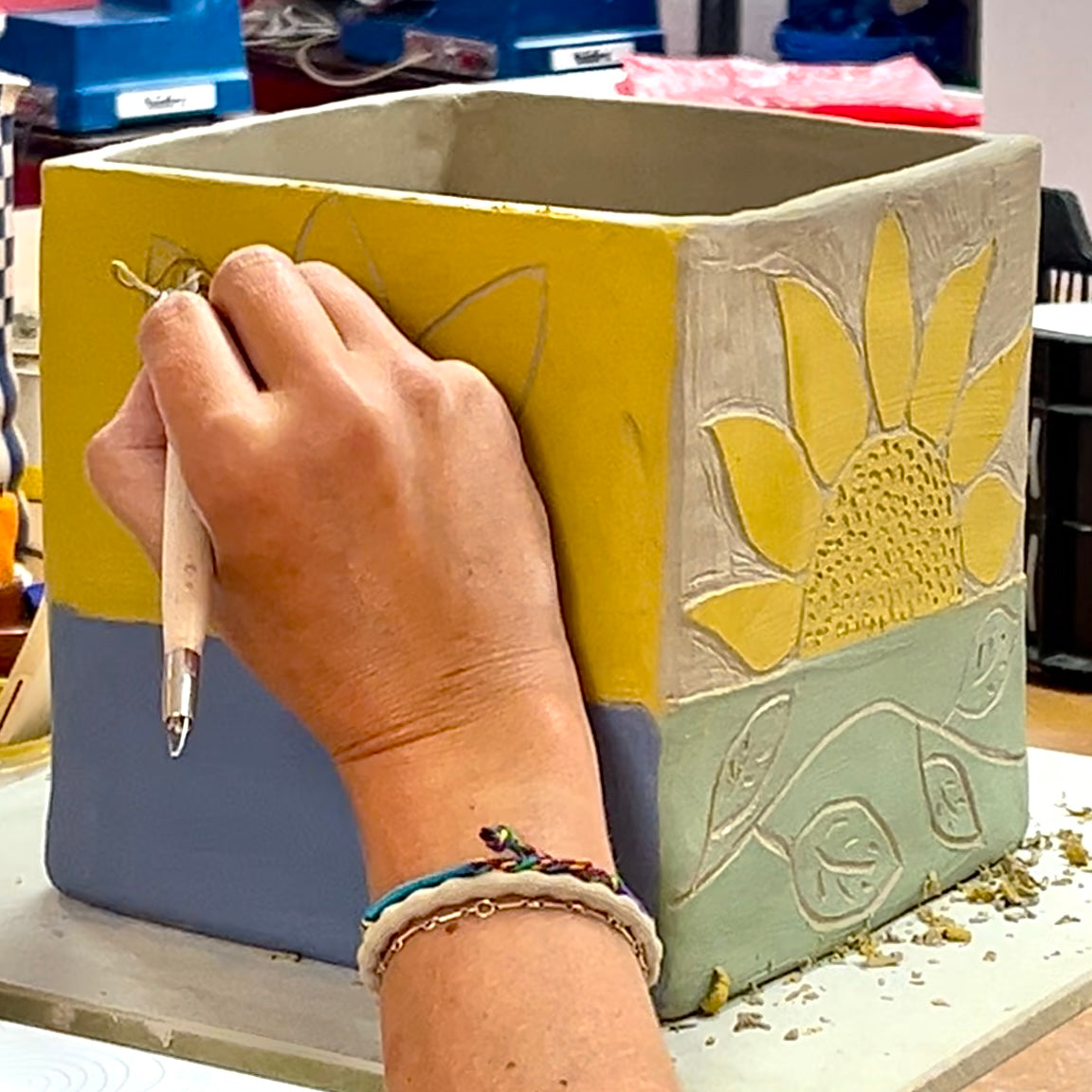 1-Day Build and Sgraffito a Vase Workshop